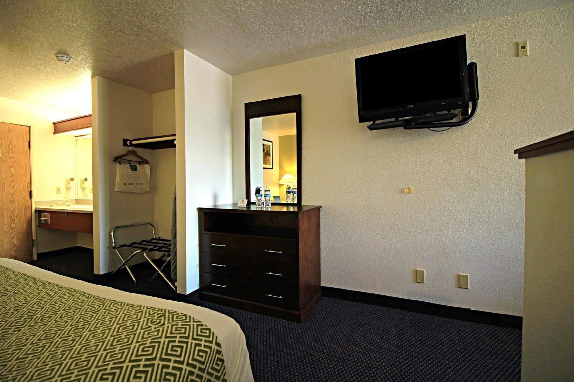 Quality Inn & Suites Kennewick Tri-Cities Exterior photo